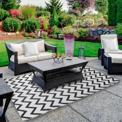 Northlight 4' X 6' Black And White Chevron Rectangular Outdoor Area Rug 3 Northlight 4' X 6' Black And White Chevron Rectangular Outdoor Area Rug