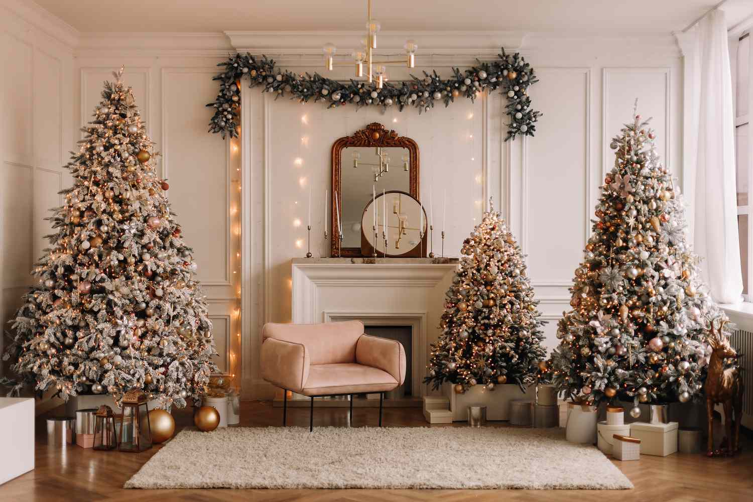 Front Page -Home decor decorate xmas tree like a pro GettyImages 1433133241 58b7f947b0b54e7e9966a7f9584cd63c